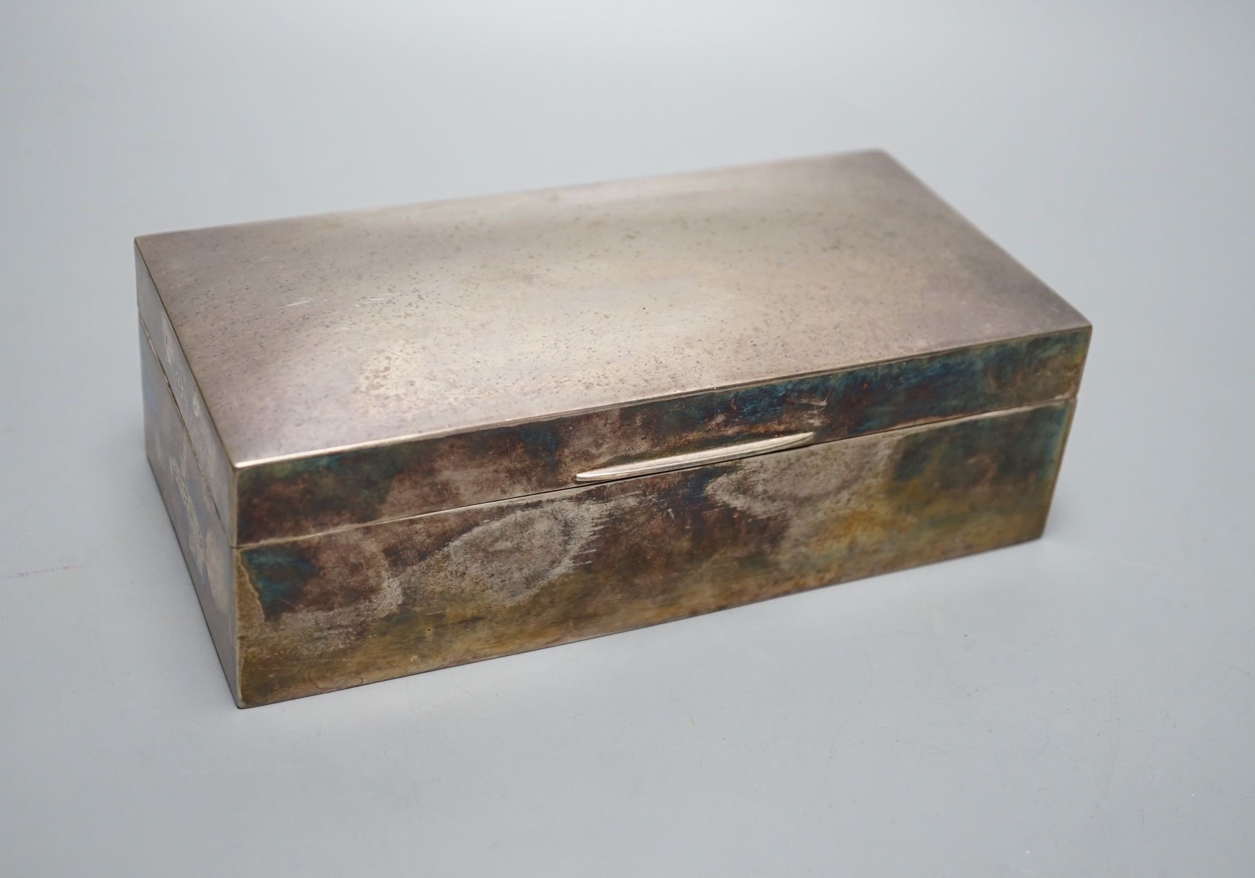 A George V silver mounted rectangular cigarette box, Birmingham, 1922, 18.6cm.